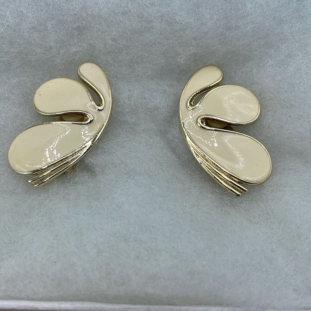Vintage cream enamel organic shaped clip earrings .